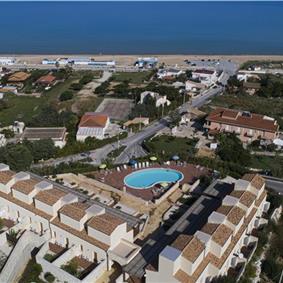 2 bedroom seaside apartments with shared pool, sleeps 4-5